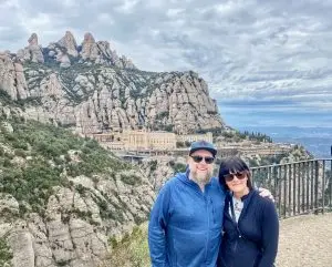 Picture of a couple who travel.